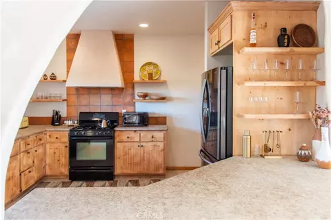Kitchen - 5802 Olema Rd, Yucca Valley, CA 92284 photo 3 of 5