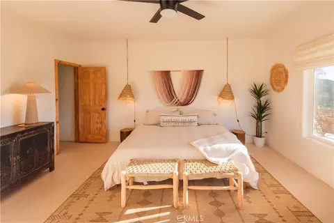 Bedroom - 5802 Olema Rd, Yucca Valley, CA 92284 photo 4 of 10