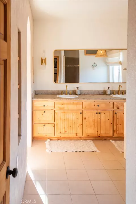 Bath - 5802 Olema Rd, Yucca Valley, CA 92284 photo 1 of 7