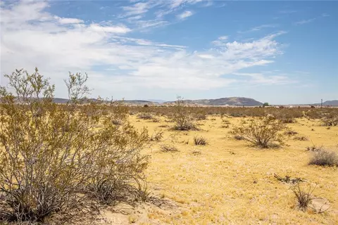 5589 Sutton Ave, Joshua Tree, CA 92252