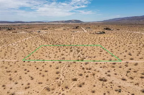 5589 Sutton Ave, Joshua Tree, CA 92252 photo 2