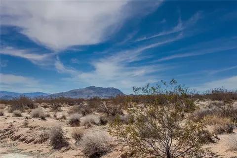 3374 Sunny Hl, Joshua Tree, CA 92252