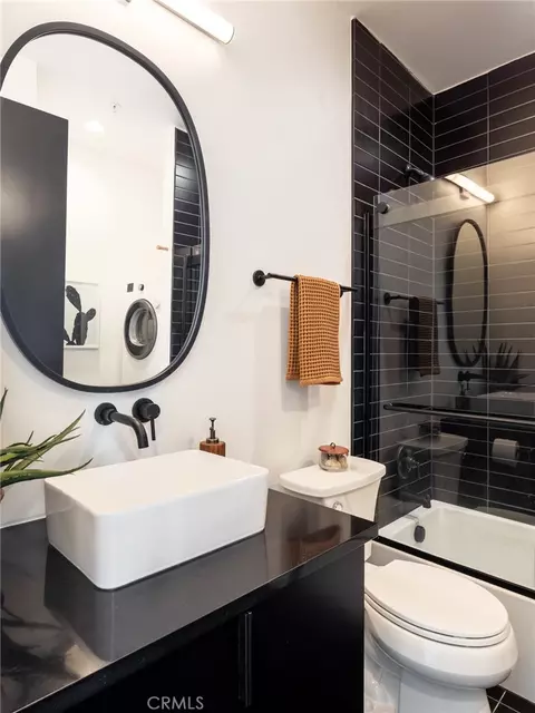 Bath - 1375 Fortuna Ave, Landers, CA 92285 photo 1 of 3