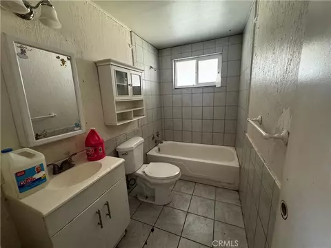 Bath - 2045 Desoto St, Needles, CA 92363 photo 1 of 4