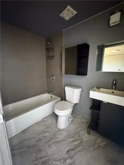 Bath - 2045 Desoto St, Needles, CA 92363 photo 3 of 4