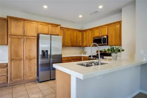 Kitchen - 74103 Manana Dr, Twentynine Palms, CA 92277 photo 2 of 4