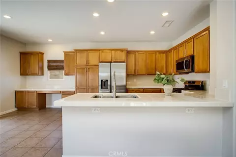Kitchen - 74103 Manana Dr, Twentynine Palms, CA 92277 photo 1 of 4