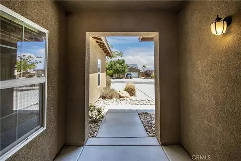 Entry Way - 74103 Manana Dr, Twentynine Palms, CA 92277 photo 2 of 3