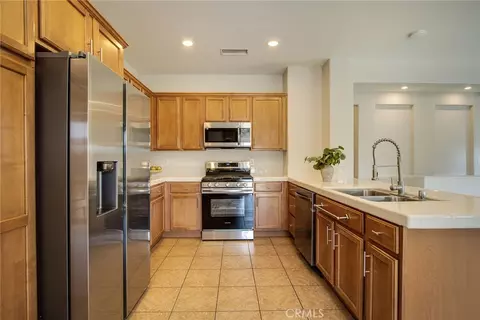 Kitchen - 74103 Manana Dr, Twentynine Palms, CA 92277 photo 3 of 4