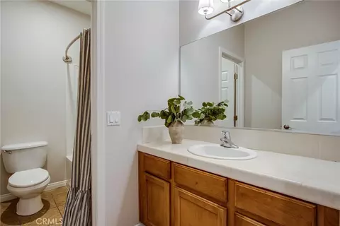 Bath - 74103 Manana Dr, Twentynine Palms, CA 92277 photo 4 of 5