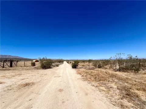 33501 165th St E, Llano, CA 93544 photo 2