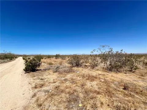33501 165th St E, Llano, CA 93544