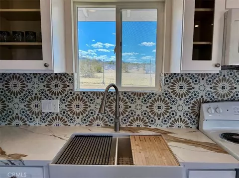 Kitchen - 2675 Geronimo Trl, Landers, CA 92285 photo 2 of 3