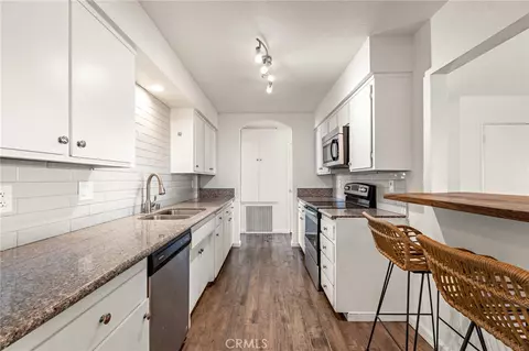 Kitchen - 7453 Olympic Rd, Joshua Tree, CA 92252 photo 1 of 3