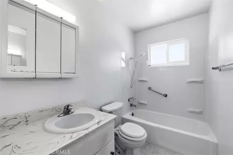 Bath - 49084 Mojave, Morongo Valley, CA 92256 photo 1 of 2