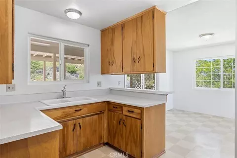 Kitchen - 49084 Mojave, Morongo Valley, CA 92256 photo 2 of 2