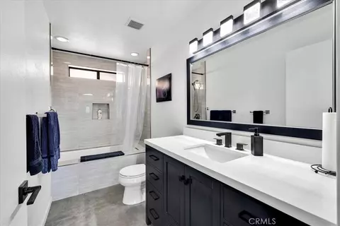 Bath - 6177 Mandarin Rd, Yucca Valley, CA 92284 photo 3 of 3