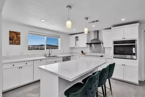 Kitchen - 6177 Mandarin Rd, Yucca Valley, CA 92284 photo 1 of 5