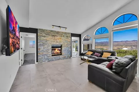 Living - 6177 Mandarin Rd, Yucca Valley, CA 92284 photo 1 of 6
