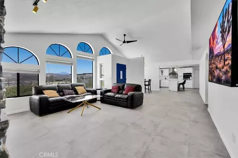 Living - 6177 Mandarin Rd, Yucca Valley, CA 92284 photo 3 of 3