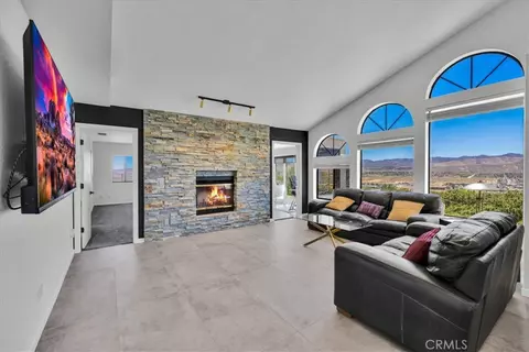 Living - 6177 Mandarin Rd, Yucca Valley, CA 92284 photo 1 of 3