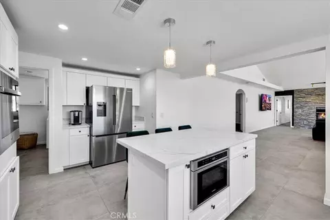 Kitchen - 6177 Mandarin Rd, Yucca Valley, CA 92284 photo 3 of 5