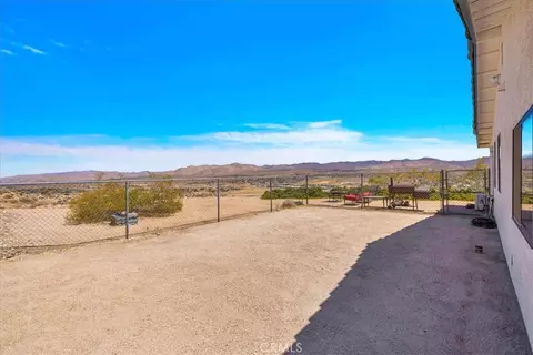 Exterior - 6177 Mandarin Rd, Yucca Valley, CA 92284 photo 5 of 14