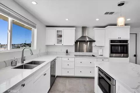 Kitchen - 6177 Mandarin Rd, Yucca Valley, CA 92284 photo 2 of 5