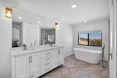 Bath - 6177 Mandarin Rd, Yucca Valley, CA 92284 photo 1 of 3