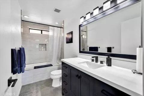 Bath - 6177 Mandarin Rd, Yucca Valley, CA 92284 photo 3 of 3