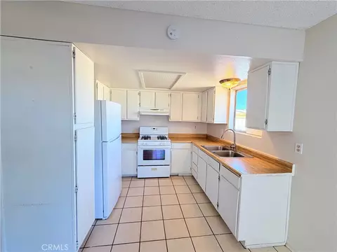 Kitchen - 5533 Encelia Dr, Twentynine Palms, CA 92277 photo 1 of 2