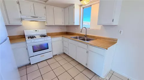 Kitchen - 5533 Encelia Dr, Twentynine Palms, CA 92277 photo 2 of 2