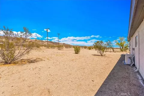Exterior - 2670 N Sage Ave, Landers, CA 92285 photo 9 of 18