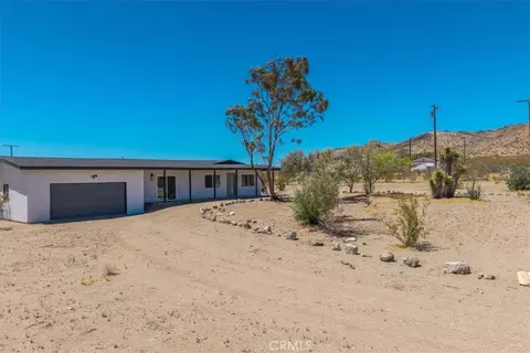 Exterior - 2670 N Sage Ave, Landers, CA 92285 photo 3 of 18