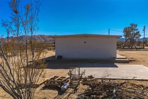 Exterior - 59200 Barron Dr, Yucca Valley, CA 92284 photo 14 of 18