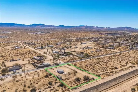 View/Area - 59200 Barron Dr, Yucca Valley, CA 92284 photo 10 of 14