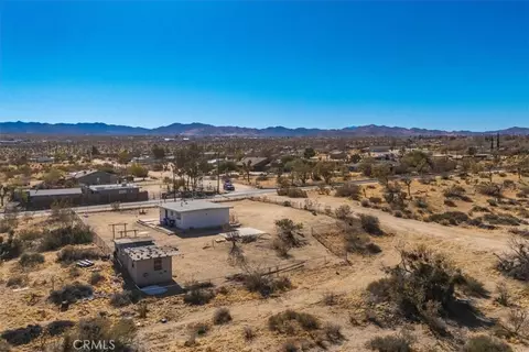 View/Area - 59200 Barron Dr, Yucca Valley, CA 92284 photo 5 of 14