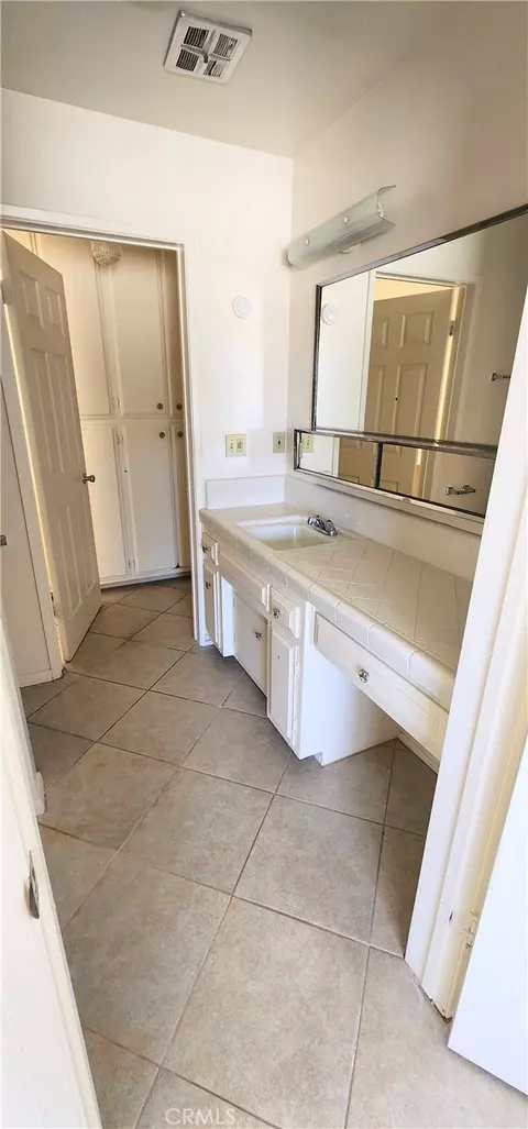 Bath - 56159 Taos Trl, Yucca Valley, CA 92284 photo 3 of 3