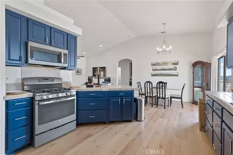 Kitchen - 58333 Campanula St, Yucca Valley, CA 92284 photo 3 of 3