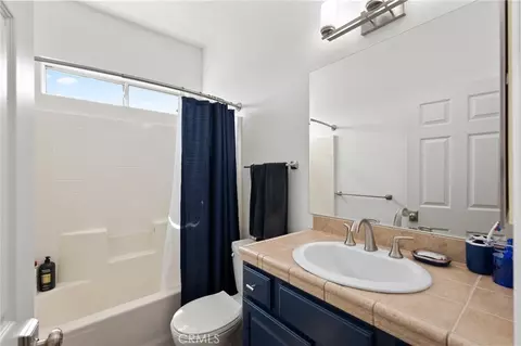 Bath - 58333 Campanula St, Yucca Valley, CA 92284 photo 1 of 3