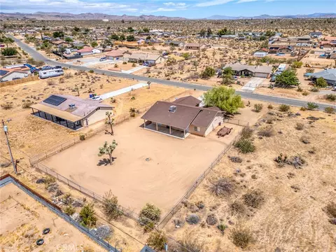 View/Area - 58333 Campanula St, Yucca Valley, CA 92284 photo 8 of 13