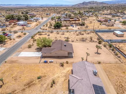 View/Area - 58333 Campanula St, Yucca Valley, CA 92284 photo 11 of 13