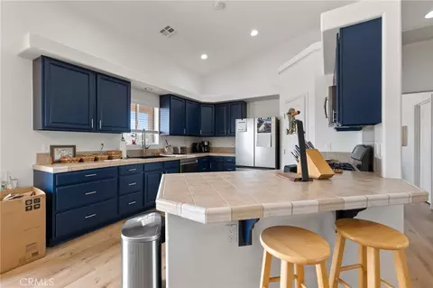 Kitchen - 58333 Campanula St, Yucca Valley, CA 92284 photo 1 of 3