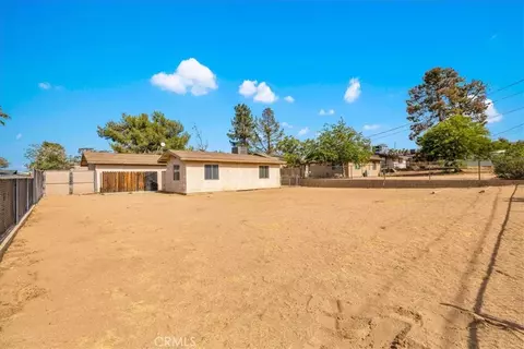Exterior - 7590 Cibola Trl, Yucca Valley, CA 92284 photo 6 of 9