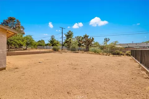 Exterior - 7590 Cibola Trl, Yucca Valley, CA 92284 photo 5 of 9