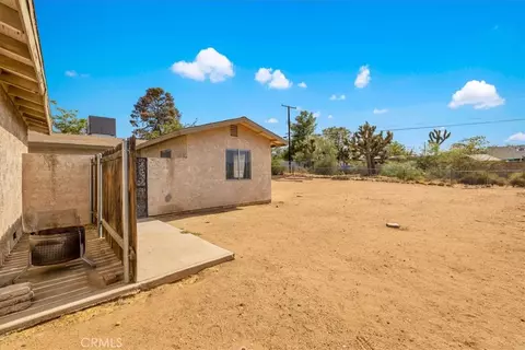 Exterior - 7590 Cibola Trl, Yucca Valley, CA 92284 photo 4 of 9