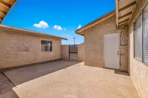 Exterior - 7590 Cibola Trl, Yucca Valley, CA 92284 photo 2 of 9