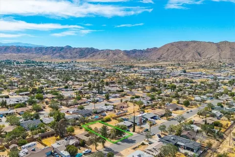 View/Area - 7590 Cibola Trl, Yucca Valley, CA 92284 photo 4 of 6