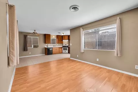 Living - 7590 Cibola Trl, Yucca Valley, CA 92284 photo 2 of 6