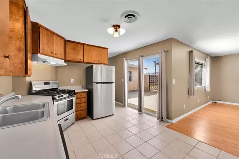 Kitchen - 7590 Cibola Trl, Yucca Valley, CA 92284 photo 2 of 3